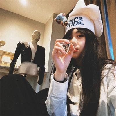 驾机遨游